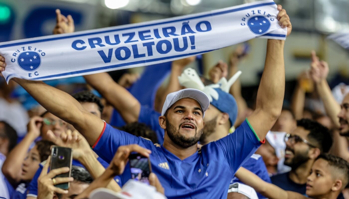 Supporters de Cruzeiro fêtant la remontée