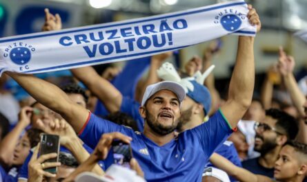 Supporters de Cruzeiro fêtant la remontée