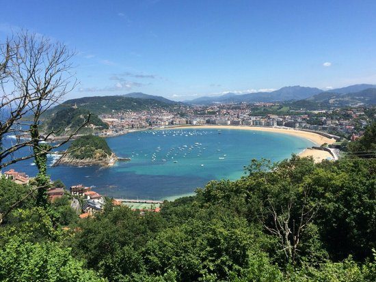 Une promenade au Pays basque : Eduardo Chillida, Victor Hugo et un ballon rond
