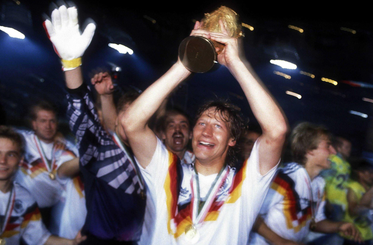 Personnages de la Coupe du monde 1990 - Buchwald, la tête dans le Guido (5/7)